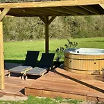 Domaine De La Cressonniere Saint-Martin-de-Bienfaite-la-Cressonniere